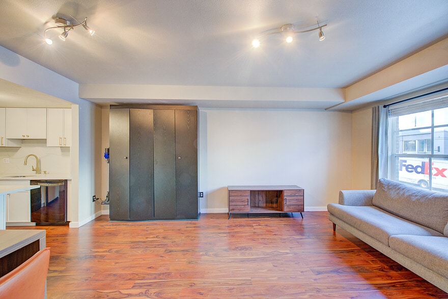 Building Photo - 1441 Central St