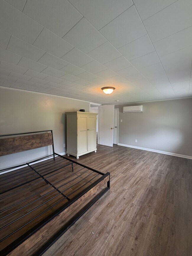 Building Photo - 196 Perkinsville Dr