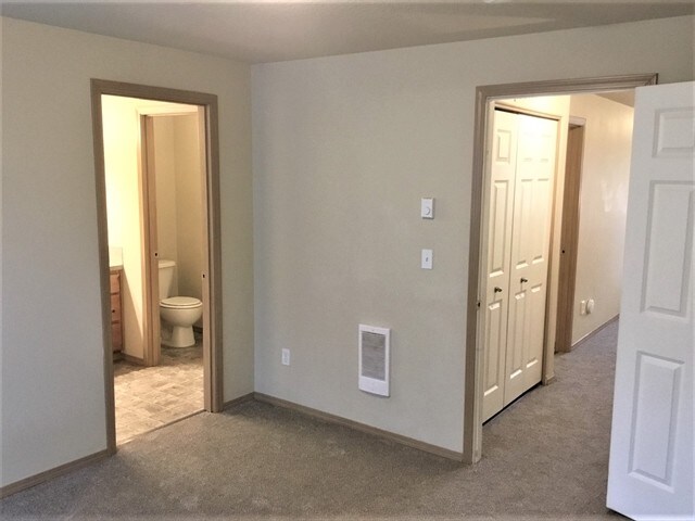 Building Photo - 467 Whitney Dr