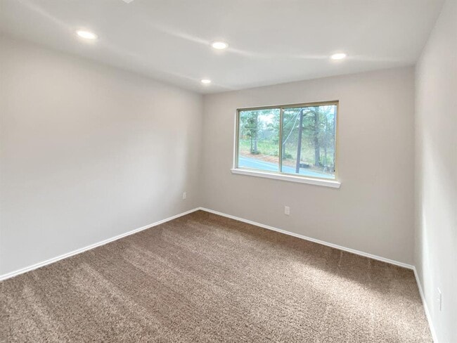 Building Photo - 405 Mohawk Dr