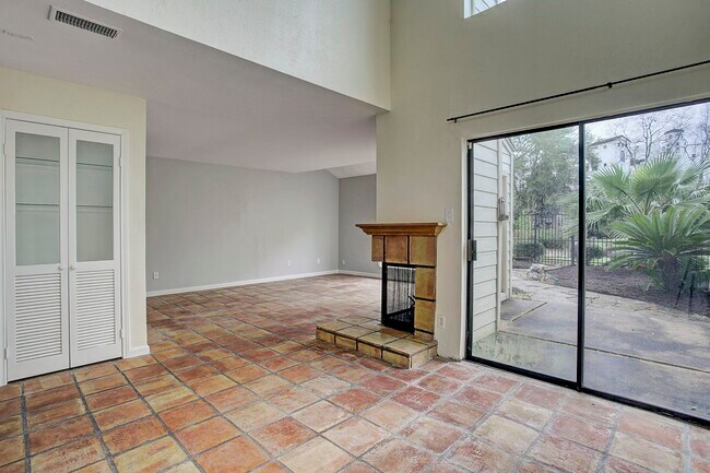 Building Photo - 217 Roy St