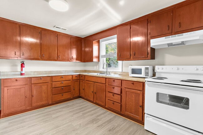 Building Photo - 4440 Spruill Ave