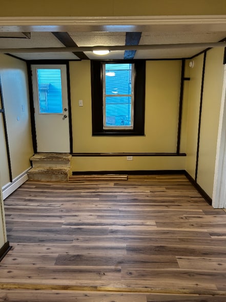 Building Photo - 92 Farview St