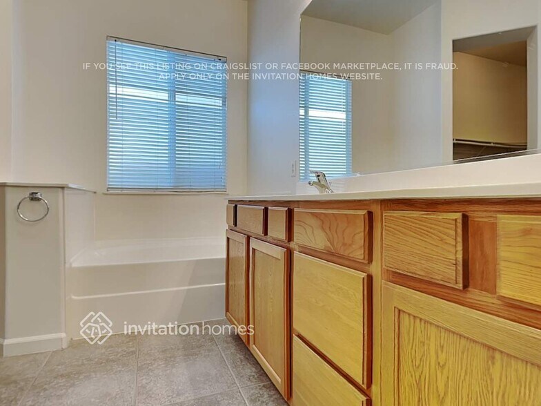 Building Photo - 1704 Carswell Ln