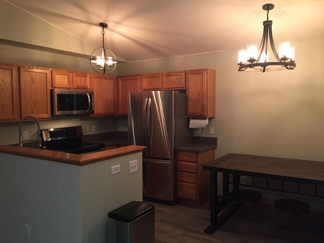 Kitchen - 611 Wellington Dr