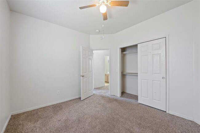 Building Photo - 2919 Blue Dawn Dr