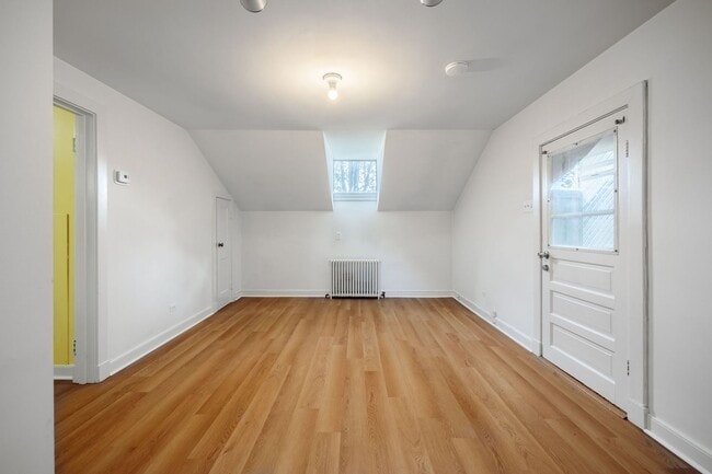 Building Photo - Quaint 1 Bedroom/1 Bathroom Cottage Style Apartment in Richmond ***Available NOW***