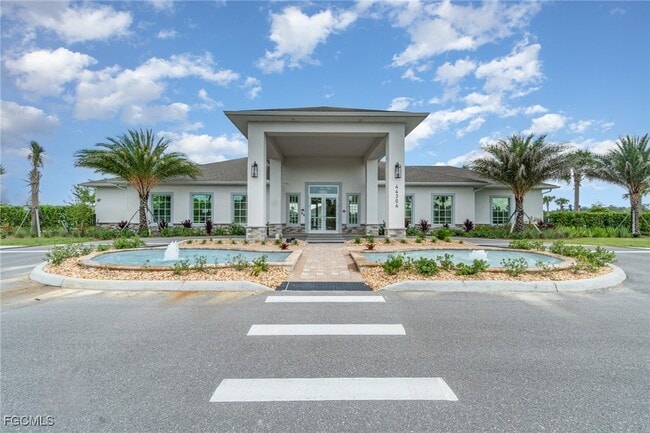 Building Photo - 44525 Palm Frond Dr