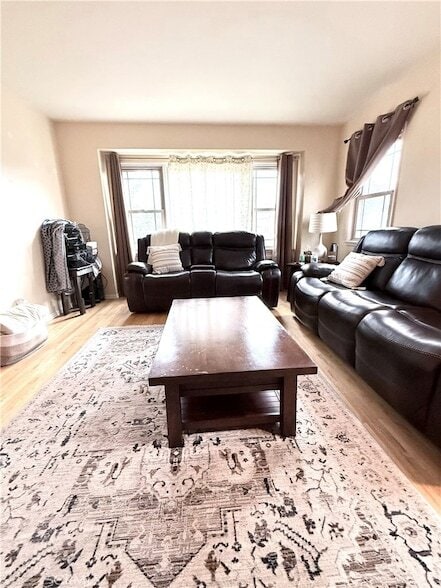 Building Photo - 970 W 8th St