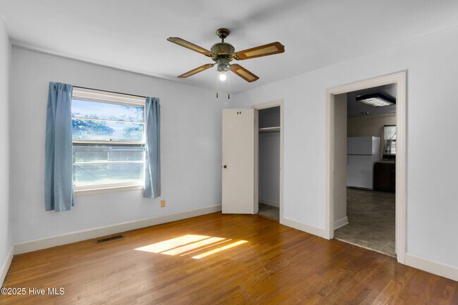 Building Photo - 2307 Woodland Ave