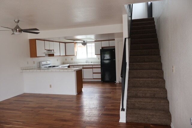 Primary Photo - 571 S Evergreen Dr