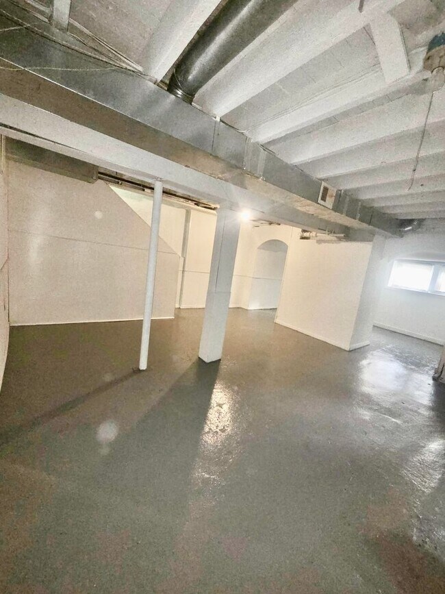 Building Photo - Large Wolcott Home Rent Ready