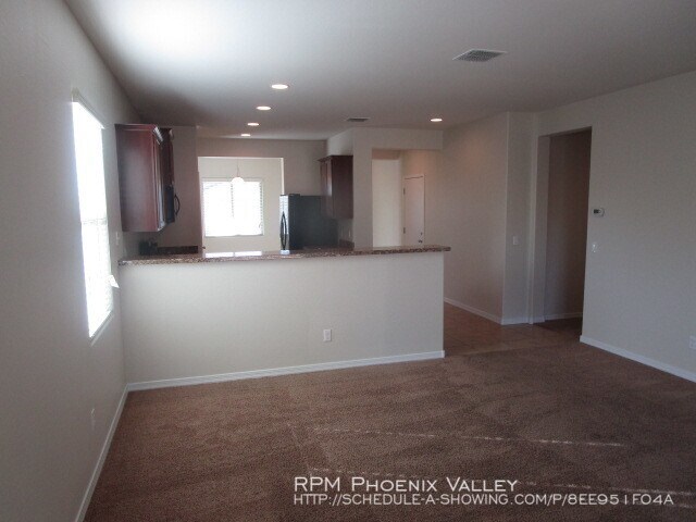 Building Photo - 24392 W Sheraton Ln