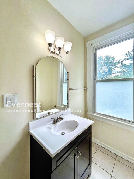 Building Photo - 1402 Ashley St