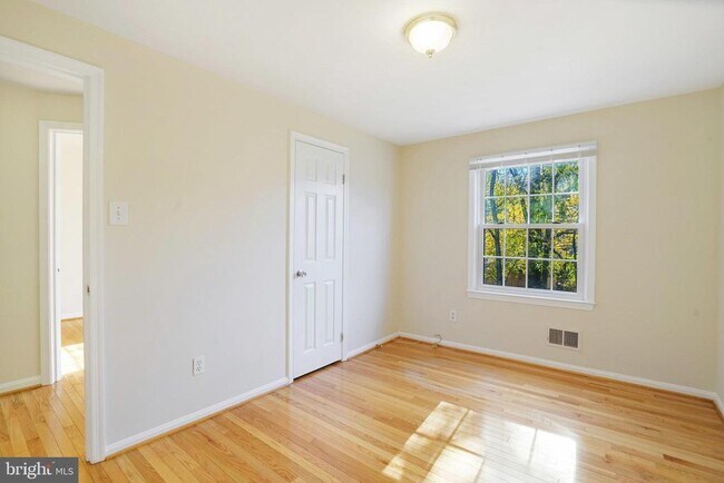 Building Photo - 4339 Cedarlake Ct