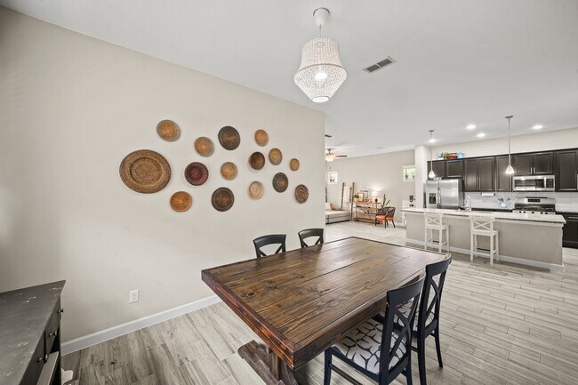Building Photo - 6002 Daggerwing Wy