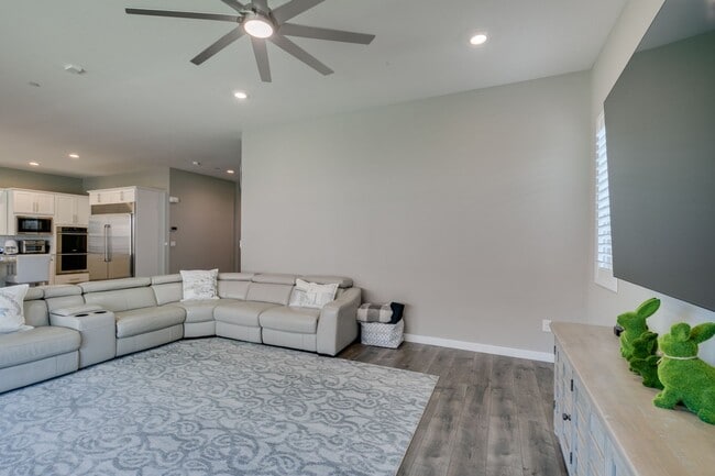 Building Photo - Luxury Rental with Mountain Views in Gated...