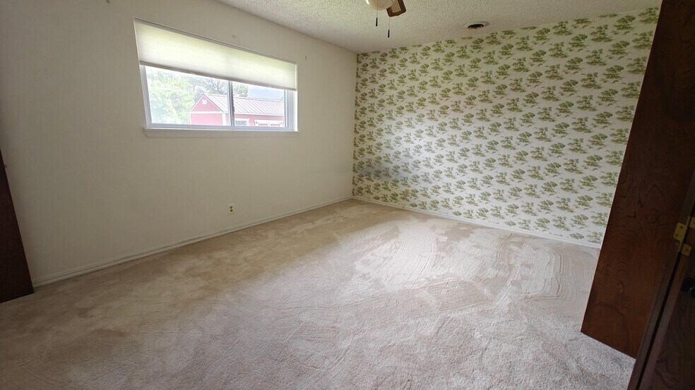 Building Photo - 1738 Ridgeview Dr