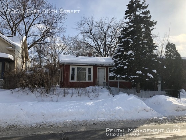 Primary Photo - Cozy 3 Bedroom Rambler- Recently Refinished!