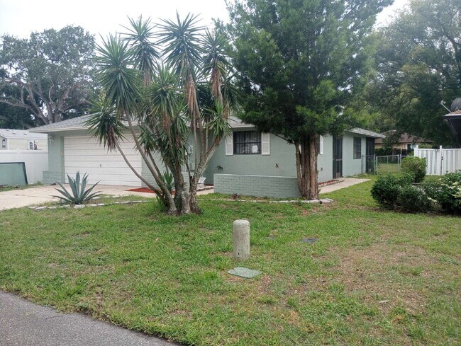 Building Photo - 2-Bed, 2-Bath, 2 Car Garage in New Port Richey!"