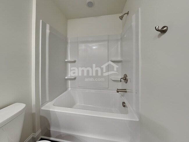 Building Photo - 605 Rivermist Dr