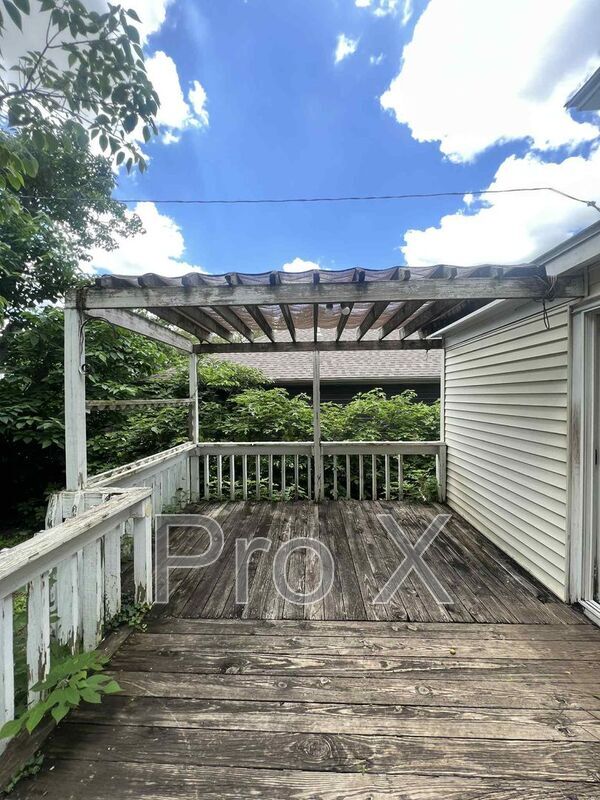 Building Photo - 2628 E 8th St