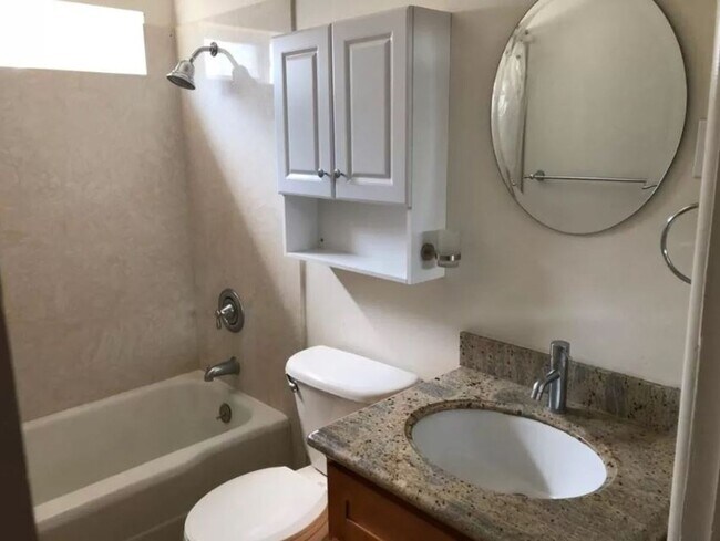 Building Photo - Caliente 4-plex