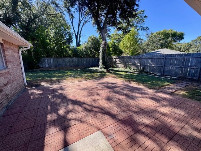 Building Photo - 2006 Seagate Ln