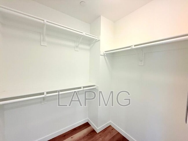 Building Photo - 4334 N Jimson Rd