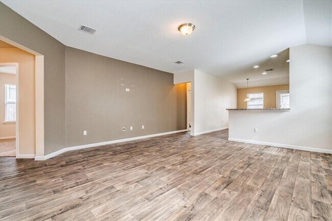 Building Photo - 617 Callahan Ln