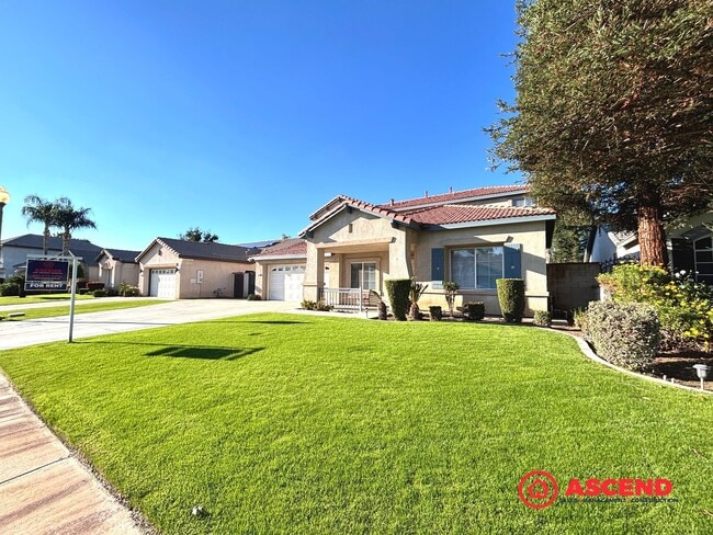 Building Photo - Lovely 5 Bedroom Home In River Oaks Area!