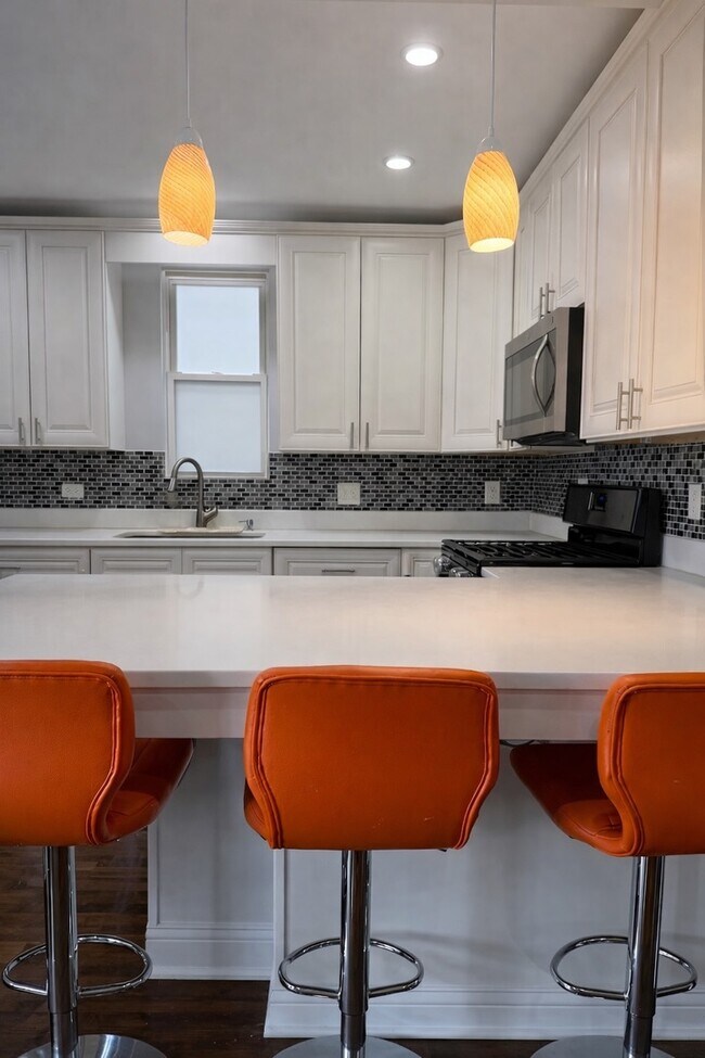 Building Photo - 4151 W Fullerton Ave