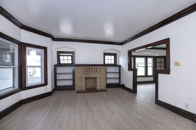 Building Photo - 2119 Lewis Dr
