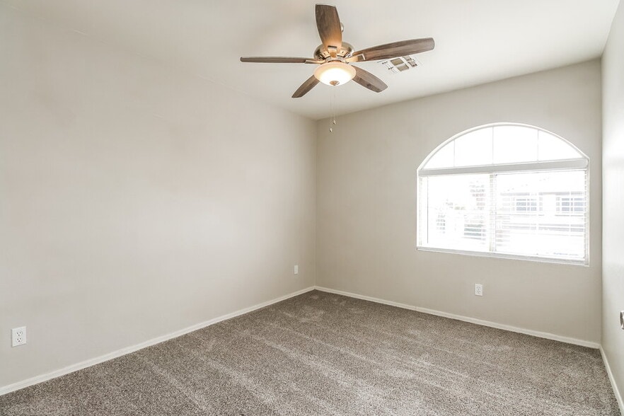 Building Photo - 11024 W Frier Dr