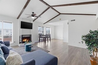 Building Photo - 10566 High Hollows Dr