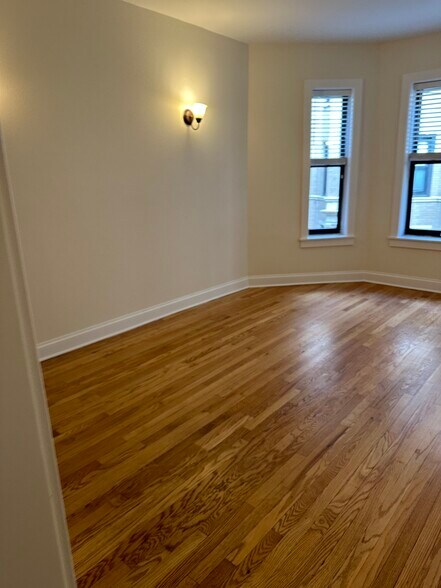 Building Photo - 4036 N Ashland Ave