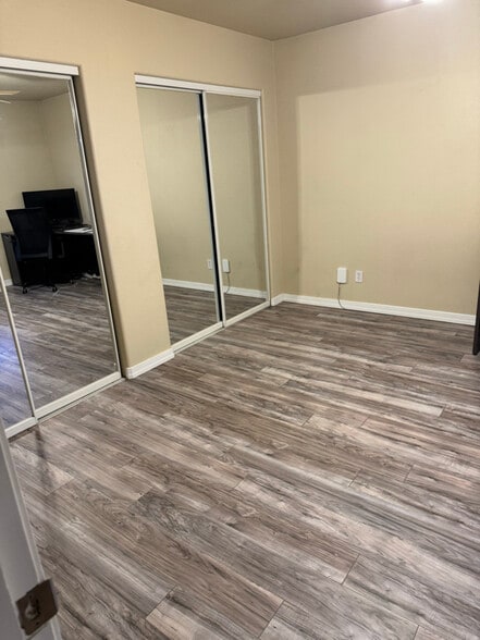 Building Photo - 3927 E Nicole Ave