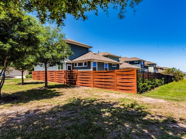 Building Photo - 2315 Capulet St