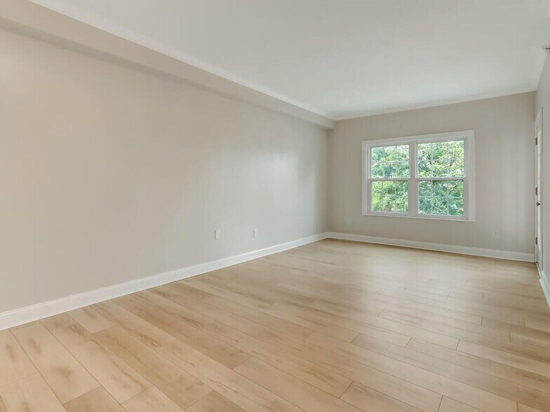 Building Photo - 1074 Peachtree Walk NE