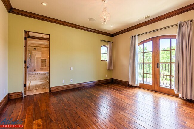 Building Photo - Executive Estate in the Heart of Silicon Valley