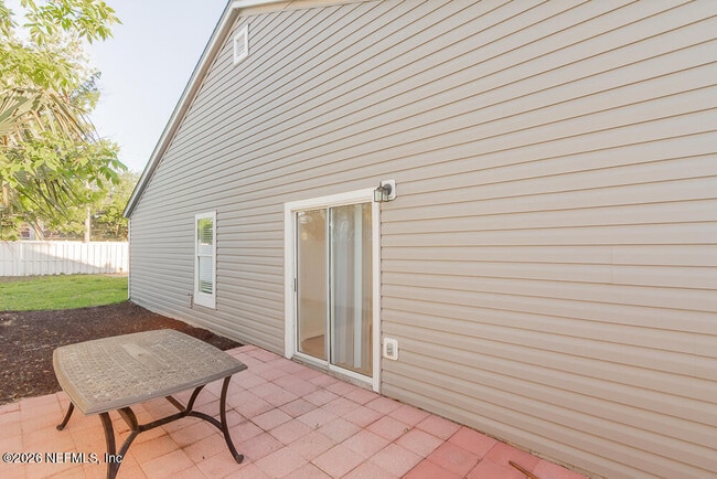 Building Photo - 563 Staffordshire Dr E