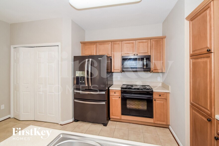 Building Photo - 2136 Parsons Dr