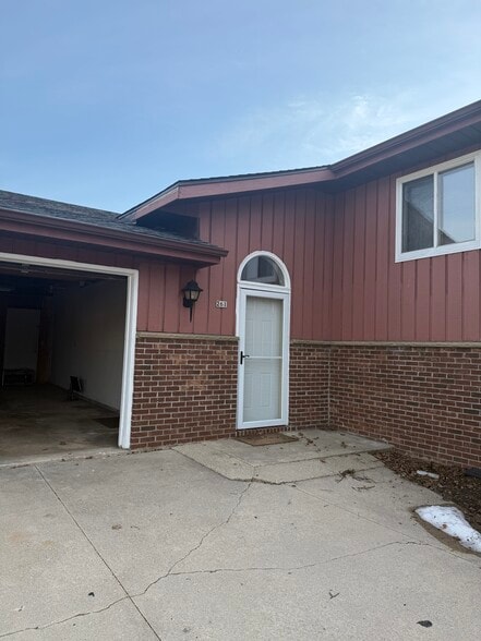 Building Photo - 261 Main St