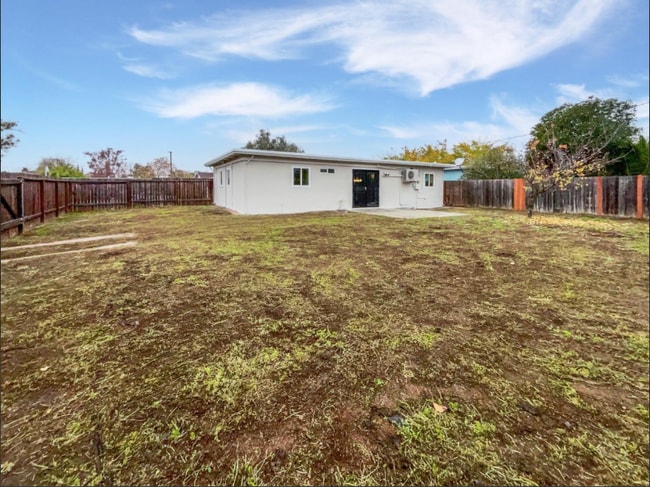 Building Photo - 5928 Lila Ln