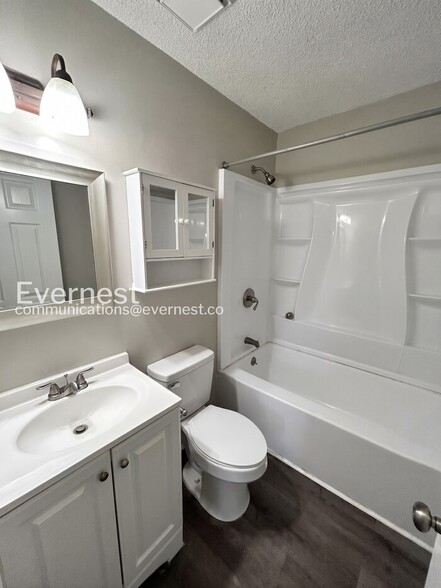 Building Photo - 1176 Sioux Terrace