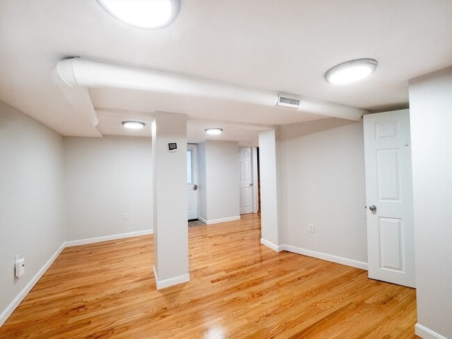 Building Photo - 12 Adella Pl