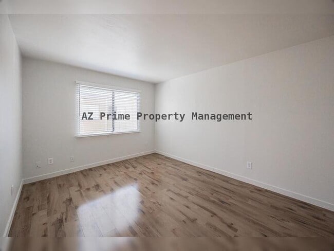 Building Photo - 8113 E Glenrosa Ave