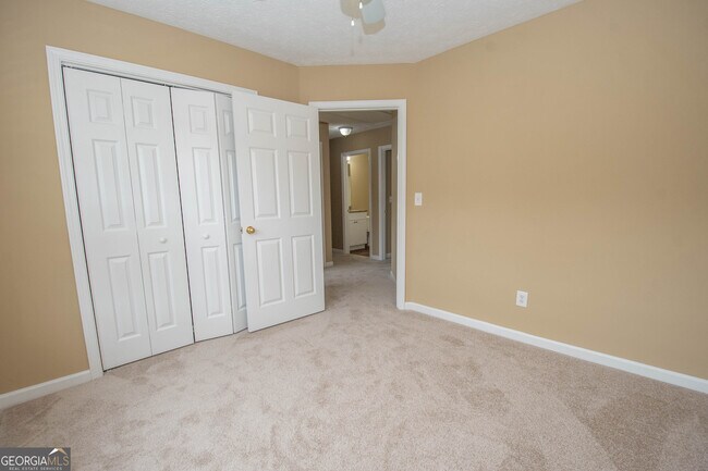 Building Photo - 74 Roxbury Ln