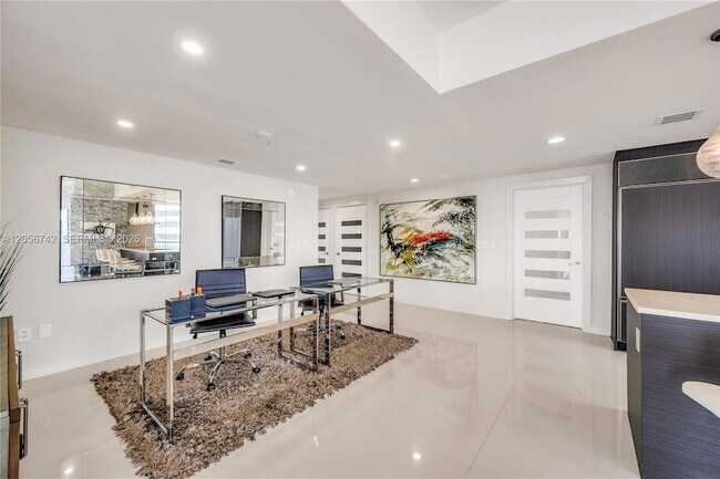 Building Photo - 495 Brickell Ave