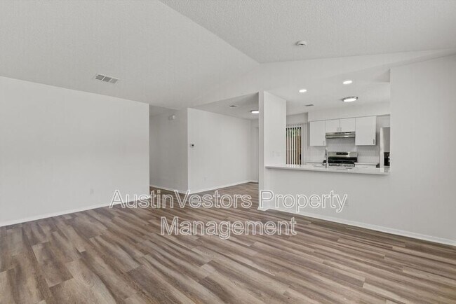 Building Photo - 11411 Walnut Ridge Dr